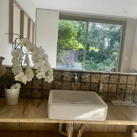 La Canopee Private אכסניה *