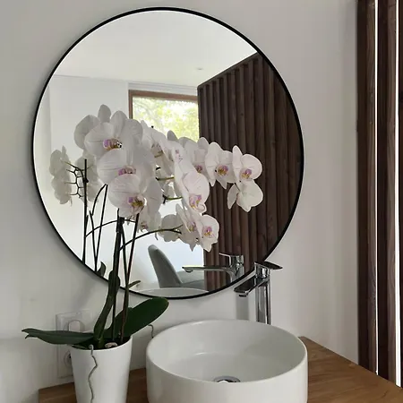 Деревянный коттедж La Canopee Private Ним